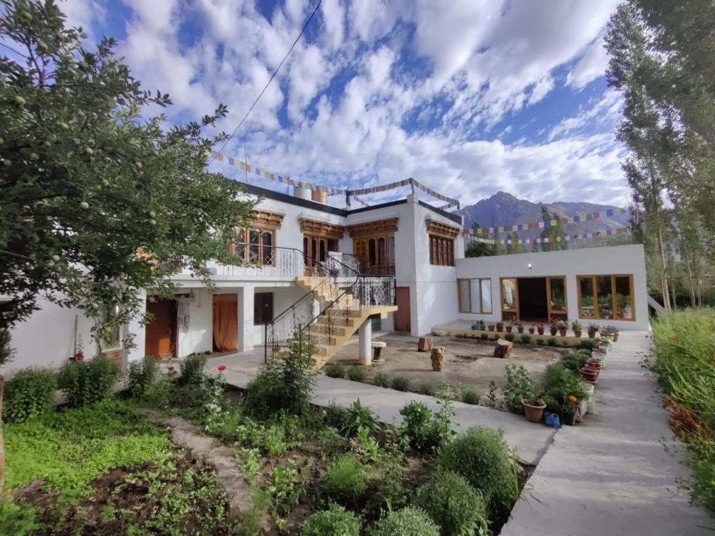 Sernang Homestay Hundar 외부 사진